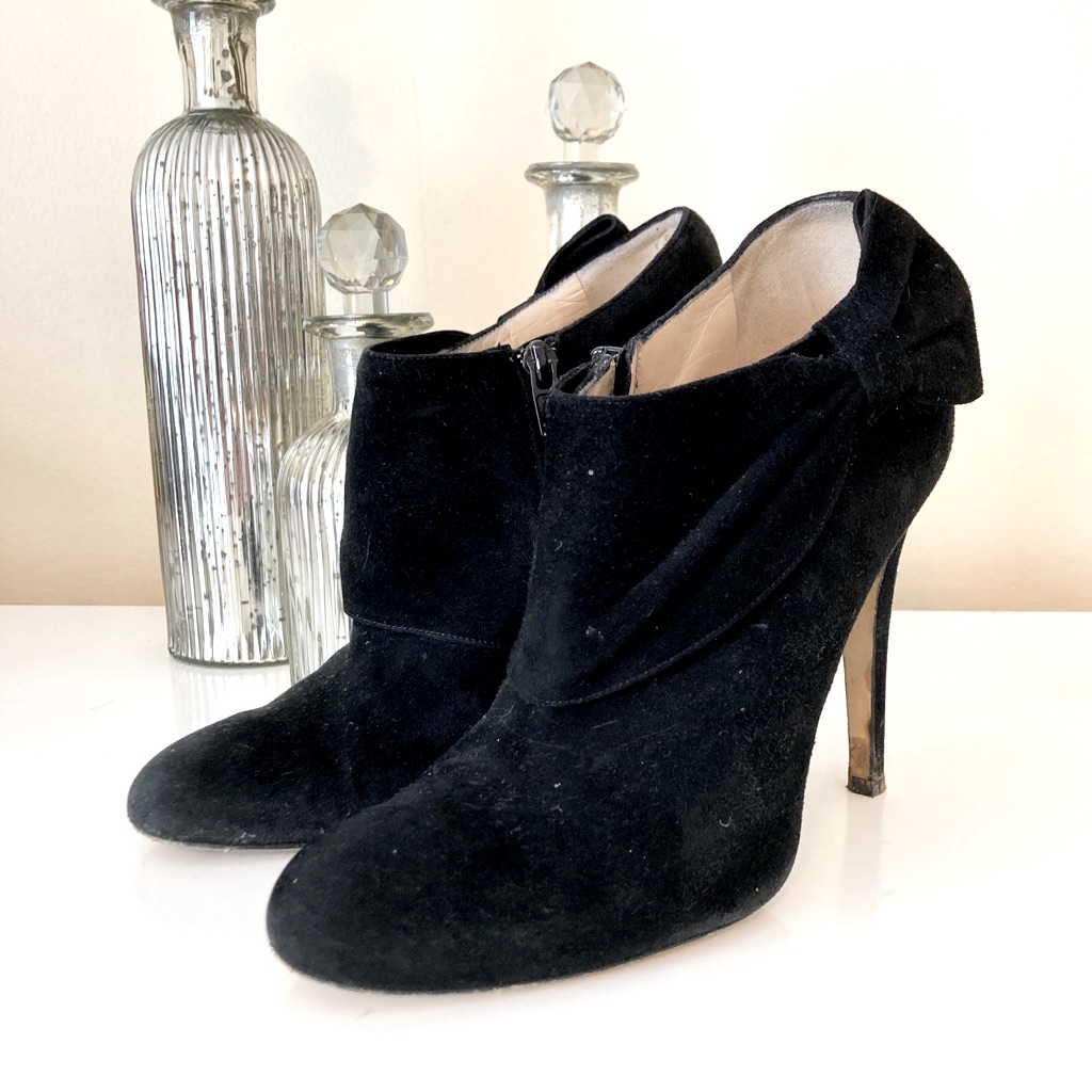 Oscar De La Renta Authentic Black Suede Heeled Booties